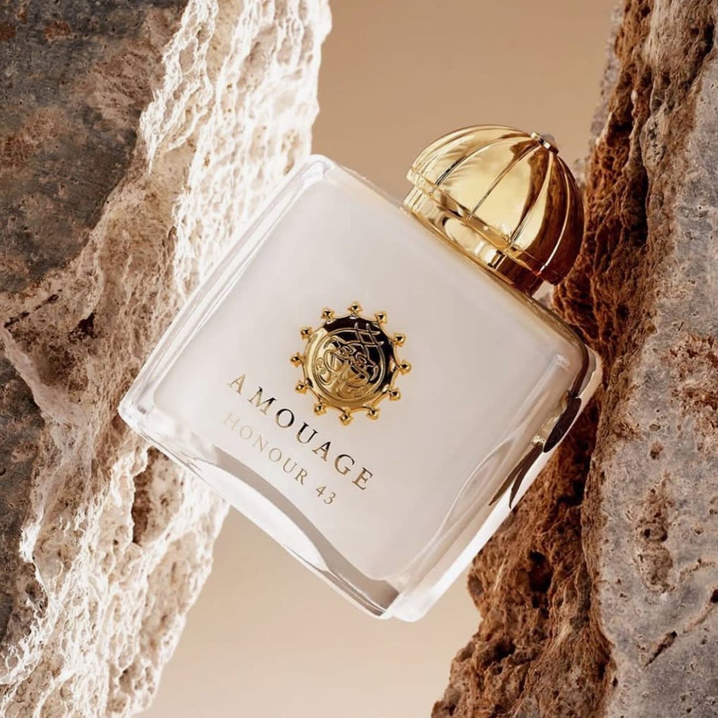 Amouage Honour Eau De Parfum For Women 100ml Close-Up View